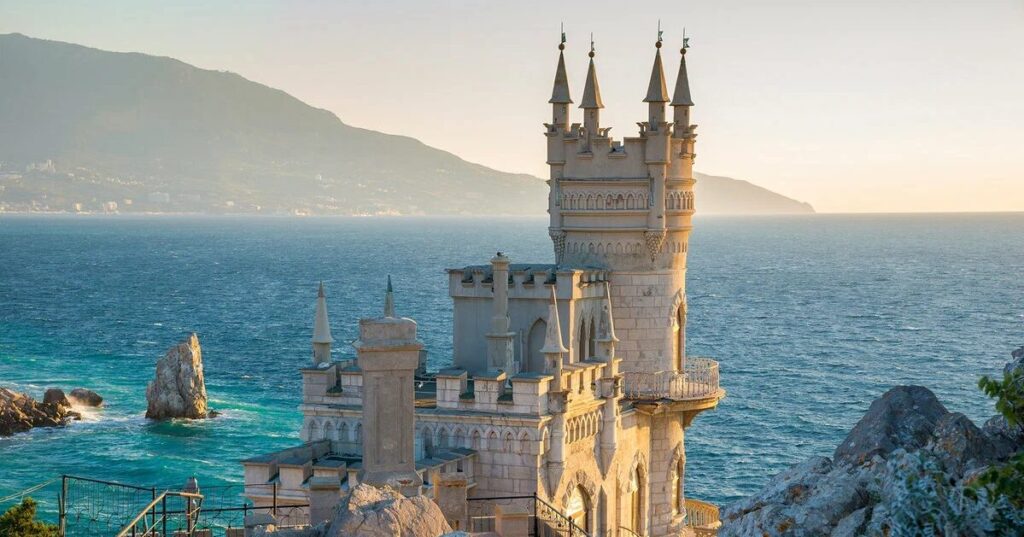 🌿Экскурсия: Дворцы Южнобережья: Алупка – Ливадия – Ласточкино гнездо