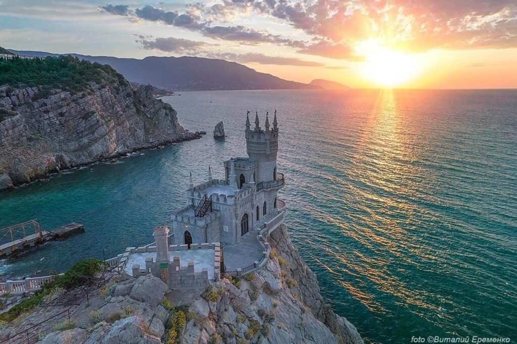🌿Экскурсия: Дворцы Южнобережья: Алупка – Ливадия – Ласточкино гнездо
