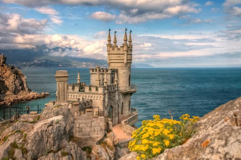 🌿Экскурсия: Дворцы Южнобережья: Алупка – Ливадия – Ласточкино гнездо