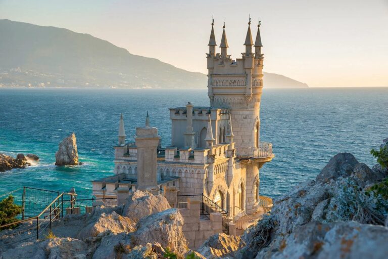 🌿Экскурсия: Дворцы Южнобережья: Алупка – Ливадия – Ласточкино гнездо