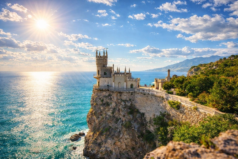 🌿Экскурсия: Дворцы Южнобережья: Алупка – Ливадия – Ласточкино гнездо